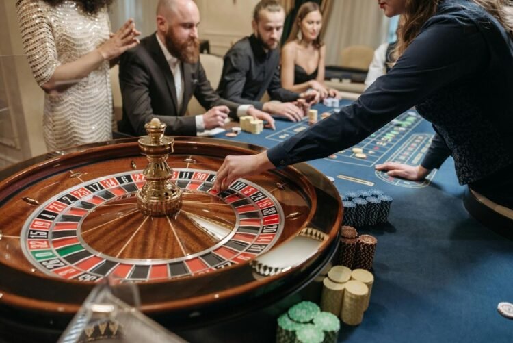 Casino Etiquette: Unwritten Rules You Need to Know