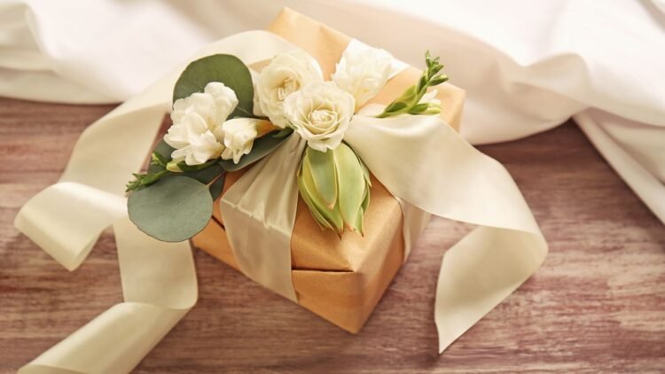 How to Choose the Perfect Wedding Gift for Couples and Guests