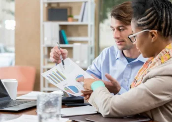 How Finance Teams Can Simplify Travel Reporting Without Losing Control