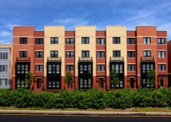 How should students begin their off-campus housing search?