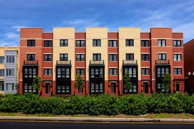 How should students begin their off-campus housing search?